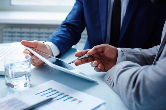 Buscar la financiación a través de un consultor web